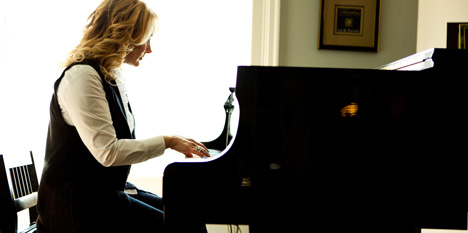 http://www.shadowmountainrecords.com/wp-content/uploads/2013/02/JulieSlider1_2.jpg